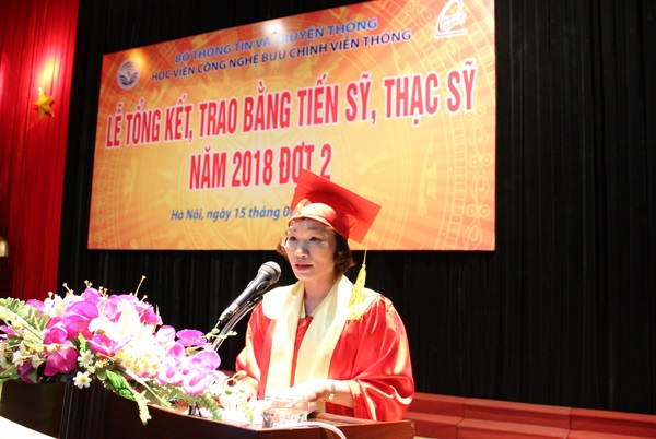 Trao-bang-tot-nghiep-CH-NCS-2018-dot-2-3